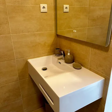 Sea View, 3 Minutes Apartment *