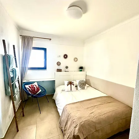 Sea View, 3 Minutes *