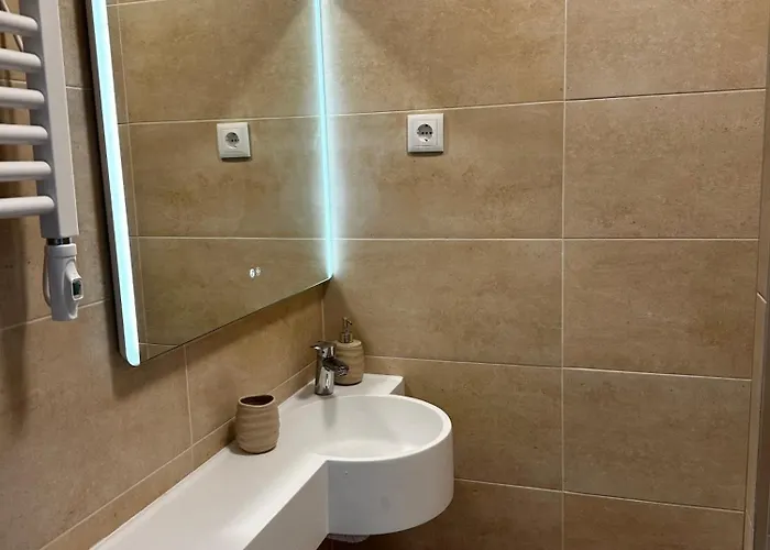 Sea View, 3 Minutes *