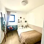 Sea View, 3 Minutes *